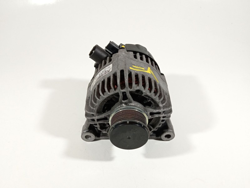 Recambio de alternador para peugeot 208 style referencia OEM IAM 9688237380  
