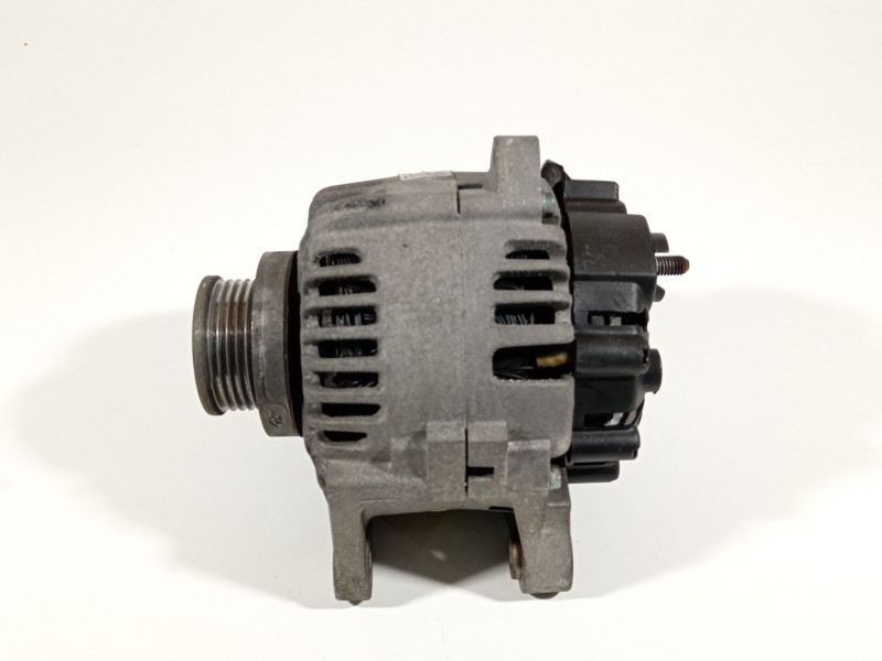 Recambio de alternador para renault megane ii classic berlina confort authentique referencia OEM IAM 7711497156  