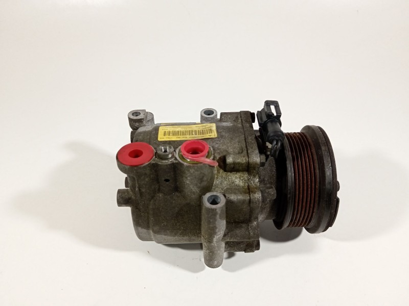 Recambio de compresor aire acondicionado para ford fiesta (cb1) ambiente referencia OEM IAM 8V5119D629EF  