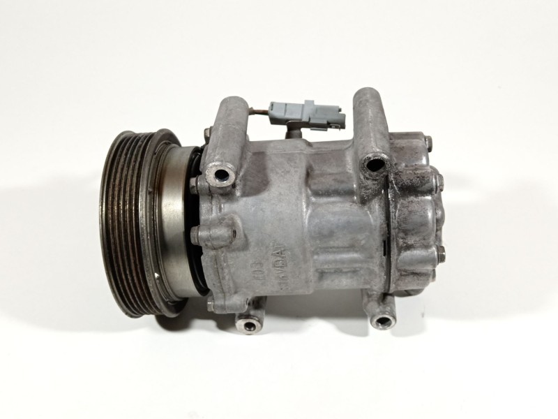 Recambio de compresor aire acondicionado para renault clio iii 20 aniversario referencia OEM IAM 8200651251  