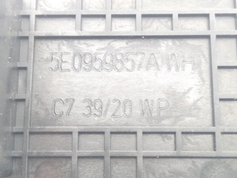 Recambio de mando elevalunas delantero izquierdo para skoda fabia iii (nj3) 1.0 tsi referencia OEM IAM 5E0959857A  