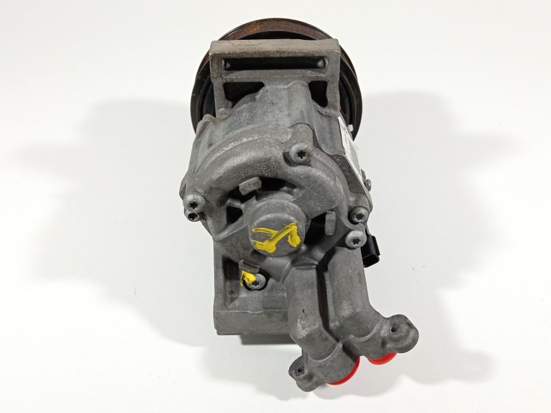 Recambio de compresor aire acondicionado para dacia sandero ambiance referencia OEM IAM 926009154R  