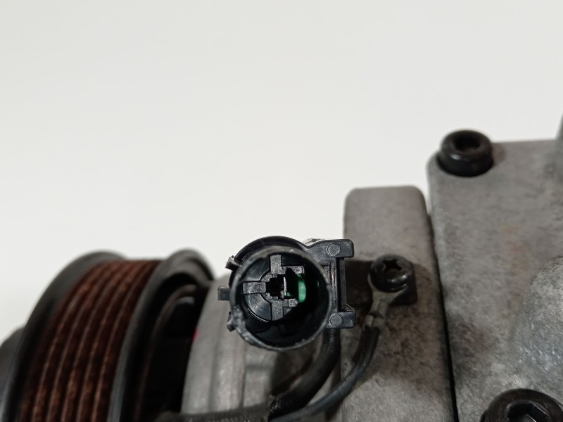 Recambio de compresor aire acondicionado para ssangyong rodius xdi referencia OEM IAM 180500390A  