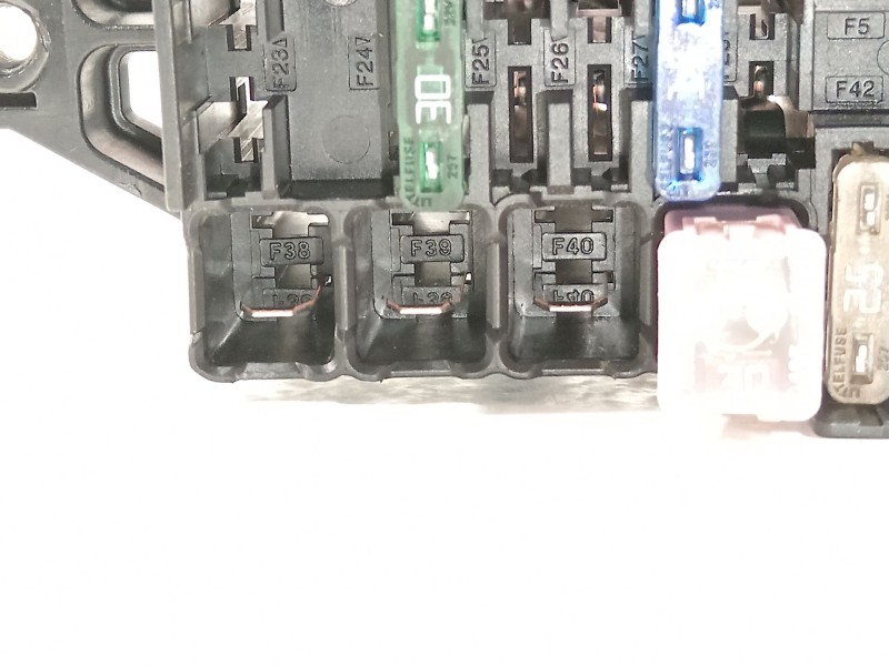 Recambio de caja reles / fusibles para skoda fabia iii (nj3) 1.0 tsi referencia OEM IAM 6C0937615A  