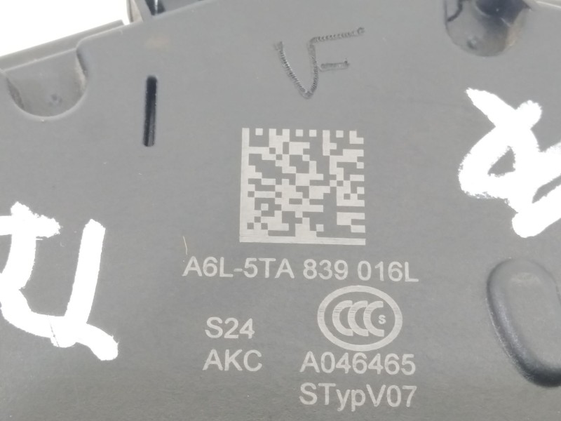 Recambio de cerradura puerta trasera derecha para skoda fabia iii (nj3) 1.0 tsi referencia OEM IAM 5TA839016L  