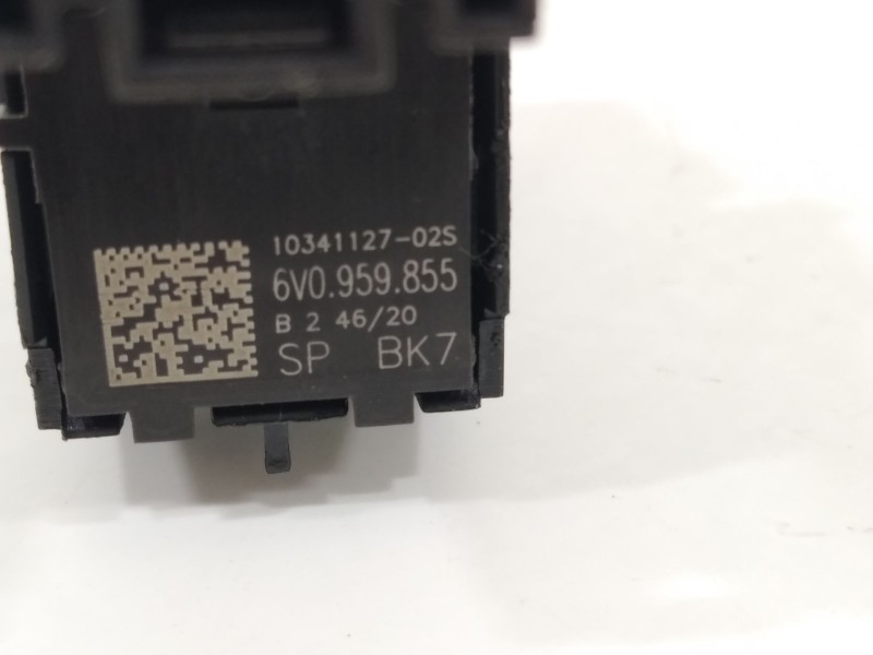 Recambio de mando elevalunas trasero derecho para skoda fabia iii (nj3) 1.0 tsi referencia OEM IAM 6V0959855  