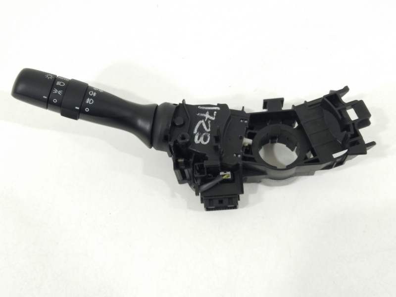 Recambio de mando luces para toyota yaris ts referencia OEM IAM 0233117F613  