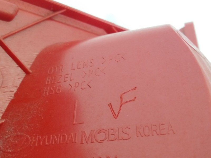 Recambio de piloto trasero izquierdo paragolpes para hyundai kona tecno 2wd referencia OEM IAM 92405J9000  