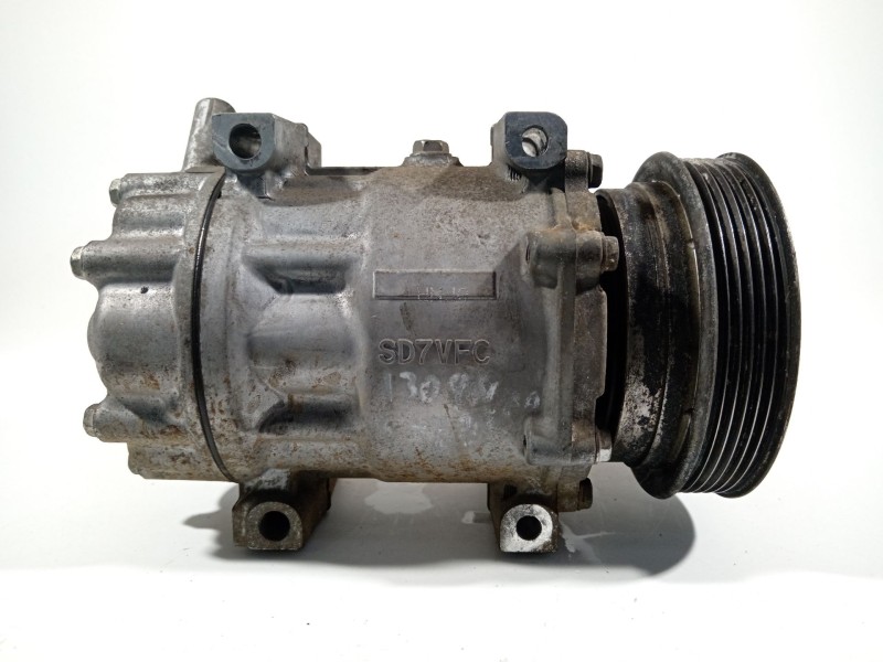 Recambio de compresor aire acondicionado para dacia sandero ambiance referencia OEM IAM 926006229R  SD7V16