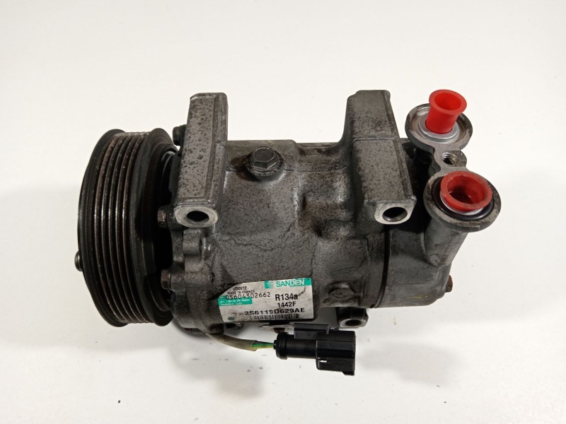 Recambio de compresor aire acondicionado para ford fiesta (cbk) ambiente referencia OEM IAM 2S61119D629AE  