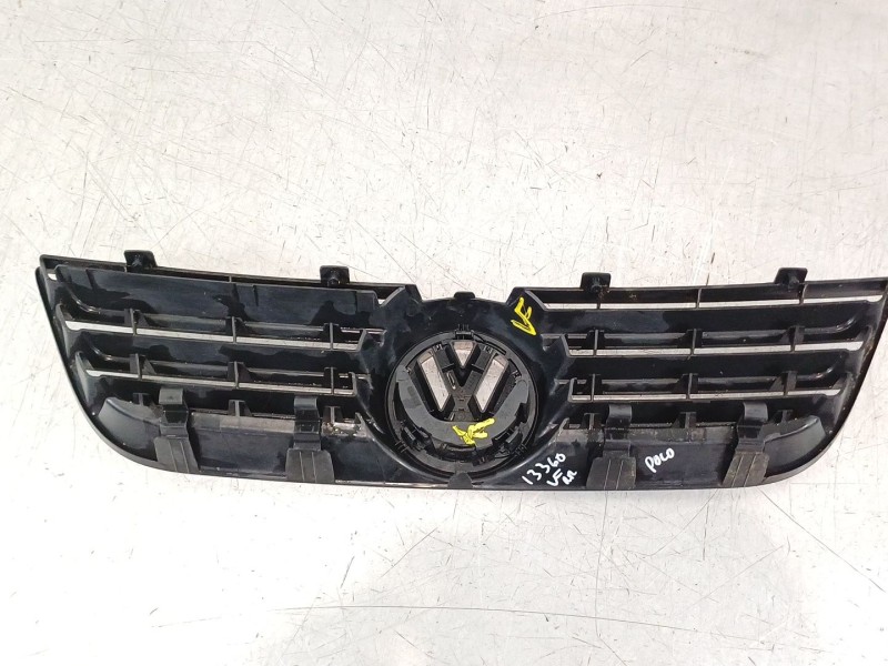 Recambio de rejilla delantera para volkswagen polo iv (9n_, 9a_) 1.4 tdi referencia OEM IAM 1T0853601  6Q0853653E