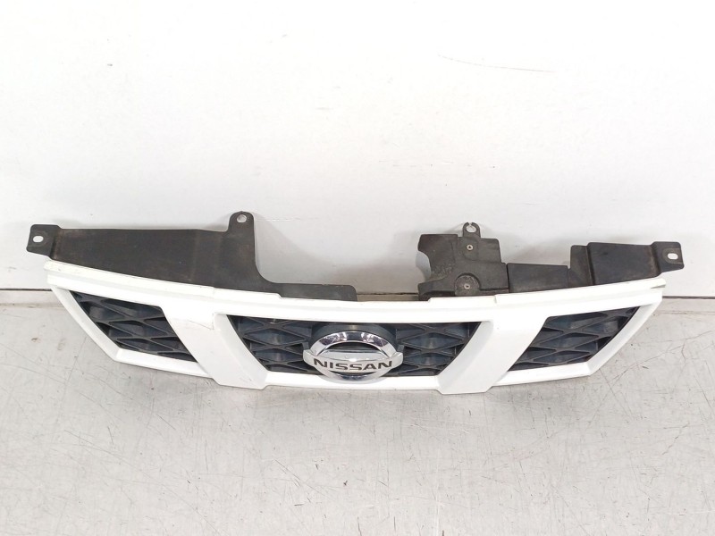 Recambio de rejilla delantera para nissan x-trail (t31) le referencia OEM IAM 62310JG40A  