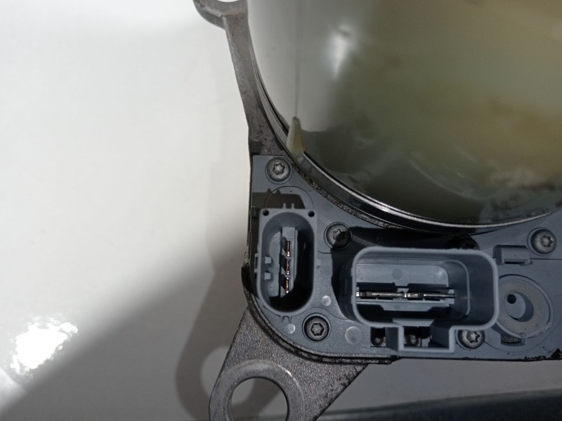 Recambio de bomba direccion para ford focus berlina (cap) ambiente (d) referencia OEM IAM 4M513K514AC  X01351049BF