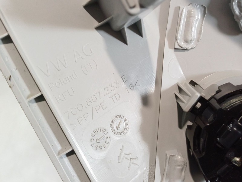 Recambio de moldura para volkswagen crafter kasten (sy) furgón 35 bl ta fwd referencia OEM IAM 7C0867233E  