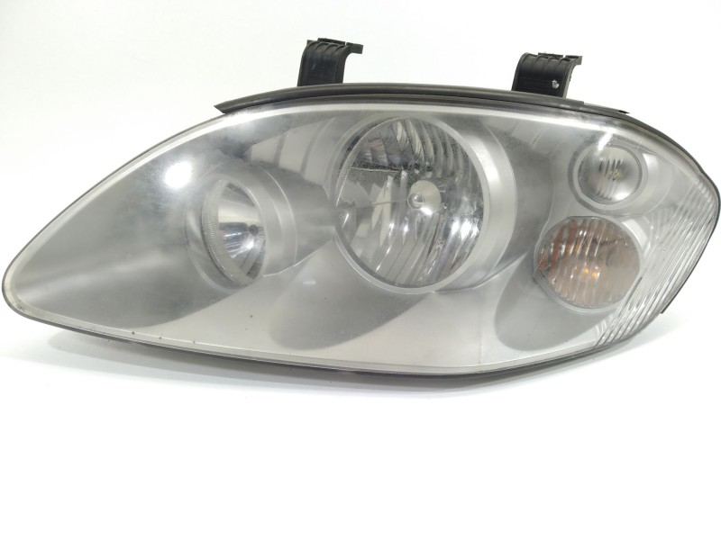 Recambio de faro izquierdo para ssangyong rodius xdi referencia OEM IAM 3389945  8310121305