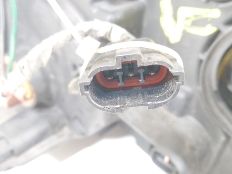 Recambio de faro izquierdo para ssangyong rodius xdi referencia OEM IAM 3389945  8310121305