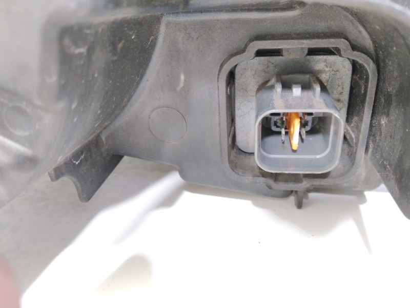 Recambio de faro izquierdo para ssangyong rodius xdi referencia OEM IAM 3389945  8310121305