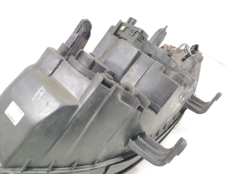 Recambio de faro izquierdo para ssangyong rodius xdi referencia OEM IAM 3389945  8310121305