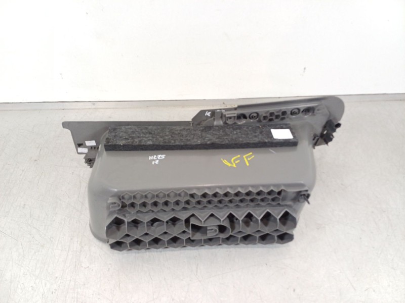 Recambio de moldura para volkswagen crafter kasten (sy) furgón 35 bl ta fwd referencia OEM IAM 7C0863735  