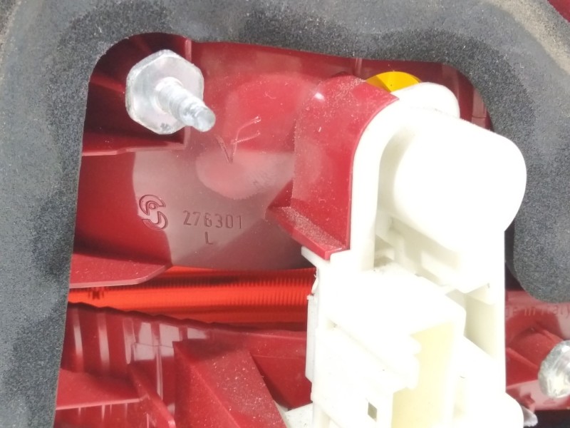 Recambio de piloto trasero izquierdo para bmw serie 3 berlina (e90) 320d referencia OEM IAM 6937457  