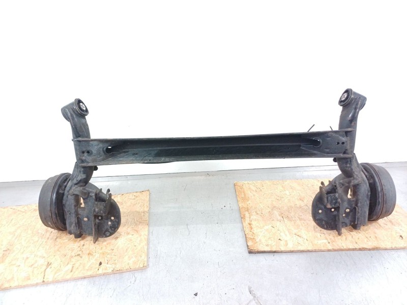Recambio de puente trasero para dacia dokker ambiance referencia OEM IAM 555110548r  