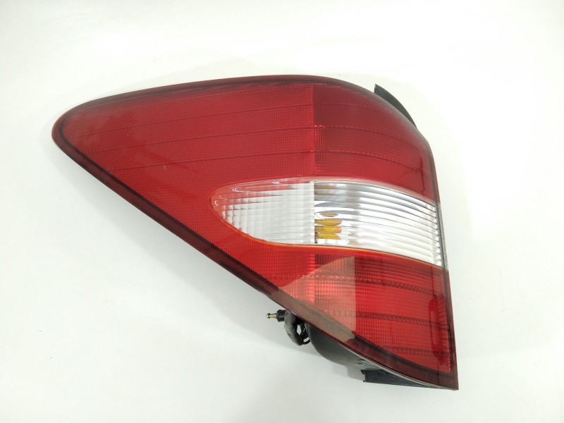 Recambio de piloto trasero izquierdo para ssangyong rodius xdi referencia OEM IAM 8360121304  
