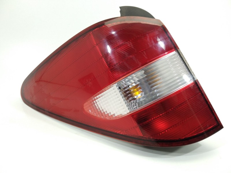 Recambio de piloto trasero izquierdo para ssangyong rodius xdi referencia OEM IAM 8360121304  