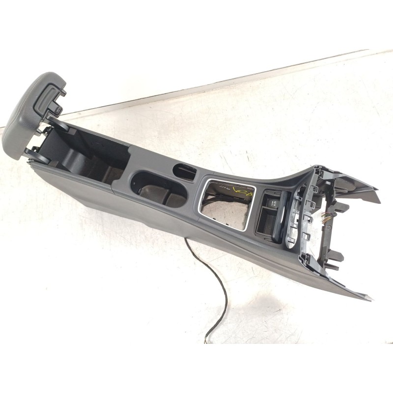 Recambio de apoyabrazos central para mercedes-benz clase cla (w117) cla 200 cdi (117.301) referencia OEM IAM E0517610001  