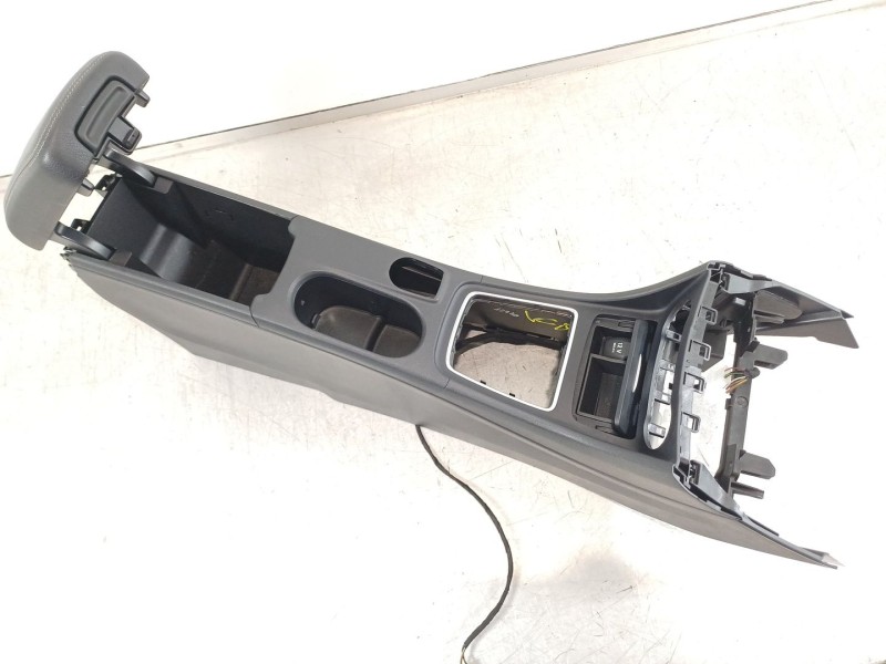 Recambio de apoyabrazos central para mercedes-benz clase cla (w117) cla 200 cdi (117.301) referencia OEM IAM E0517610001  