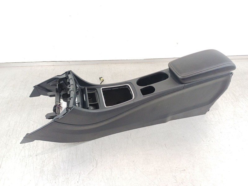 Recambio de apoyabrazos central para mercedes-benz clase cla (w117) cla 200 cdi (117.301) referencia OEM IAM E0517610001  