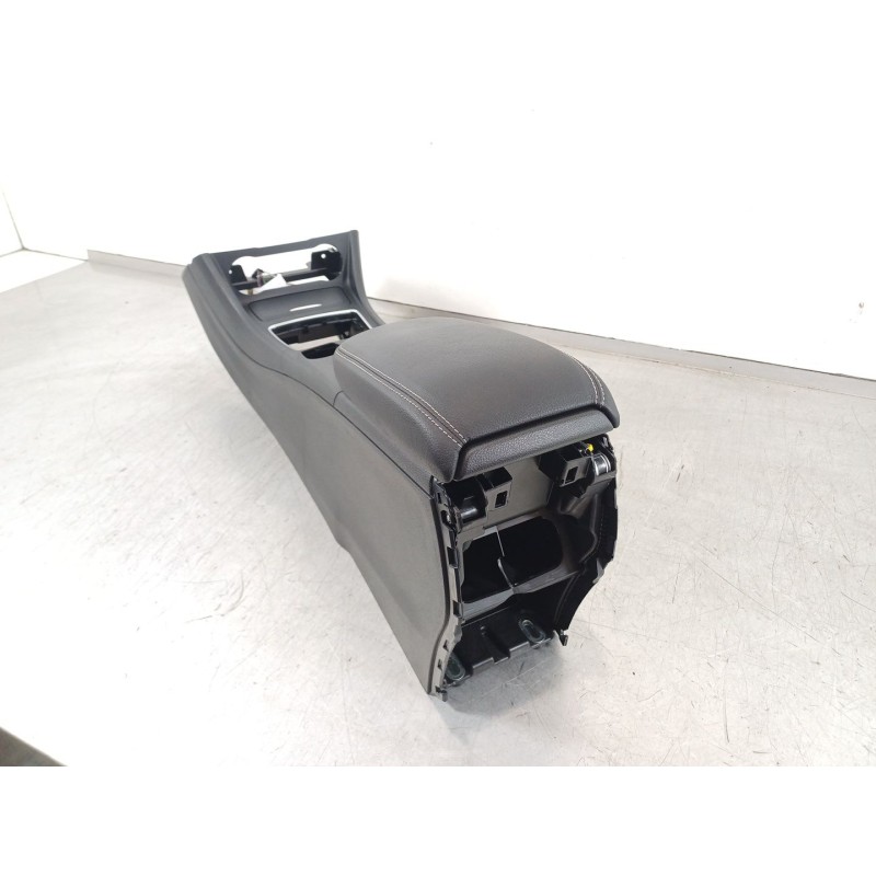 Recambio de apoyabrazos central para mercedes-benz clase cla (w117) cla 200 cdi (117.301) referencia OEM IAM E0517610001  