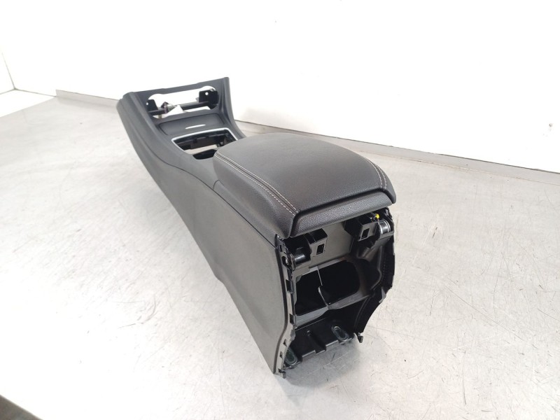Recambio de apoyabrazos central para mercedes-benz clase cla (w117) cla 200 cdi (117.301) referencia OEM IAM E0517610001  