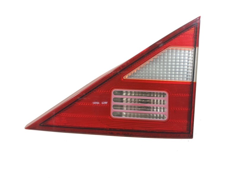 Recambio de piloto trasero derecho en porton para ssangyong rodius xdi referencia OEM IAM 8360221203  