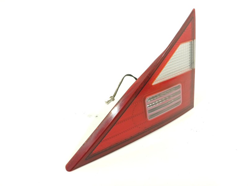 Recambio de piloto trasero derecho en porton para ssangyong rodius xdi referencia OEM IAM 8360221203  