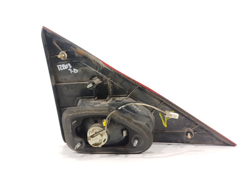 Recambio de piloto trasero derecho en porton para ssangyong rodius xdi referencia OEM IAM 8360221203  