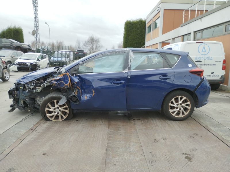 toyota auris (_e18_) del año 2018