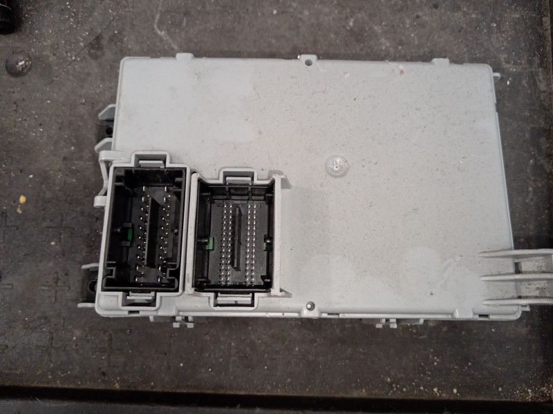 Recambio de caja reles / fusibles para ford ka (ru8) 1.2 referencia OEM IAM 00519749220  