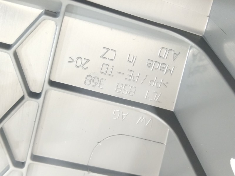 Recambio de moldura para volkswagen crafter kasten (sy) furgón 35 bl ta fwd referencia OEM IAM 7C1858368  