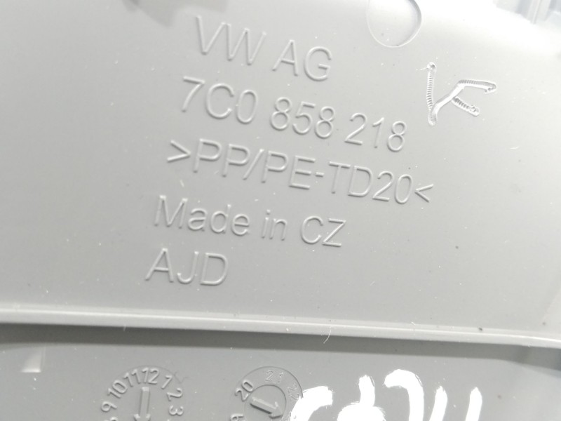 Recambio de moldura para volkswagen crafter kasten (sy) furgón 35 bl ta fwd referencia OEM IAM 7C1858368  