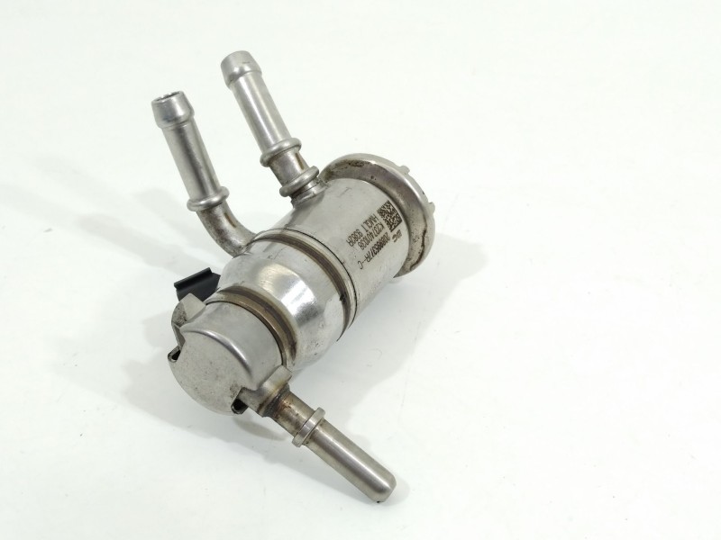 Recambio de inyector para dacia sandero comfort referencia OEM IAM 208995377R  