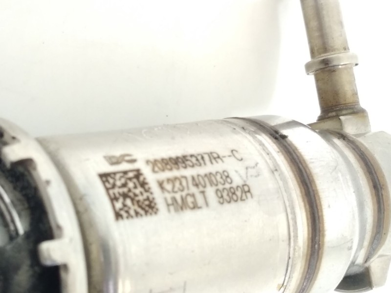 Recambio de inyector para dacia sandero comfort referencia OEM IAM 208995377R  