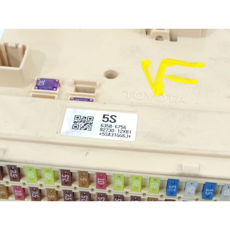 Recambio de caja reles / fusibles para toyota auris (_e18_) 1.8 hybrid (zwe186_) referencia OEM IAM 8273012X81 50122230 89221024
