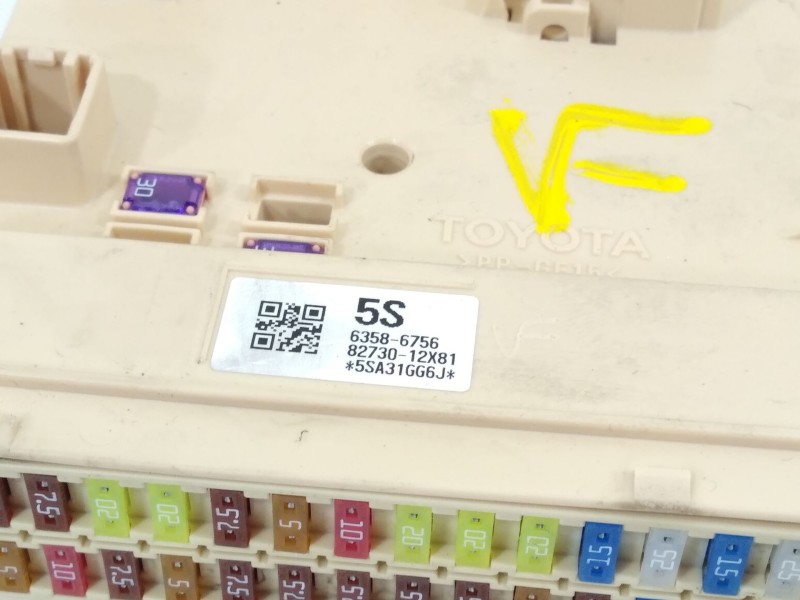 Recambio de caja reles / fusibles para toyota auris (_e18_) 1.8 hybrid (zwe186_) referencia OEM IAM 8273012X81 50122230 89221024