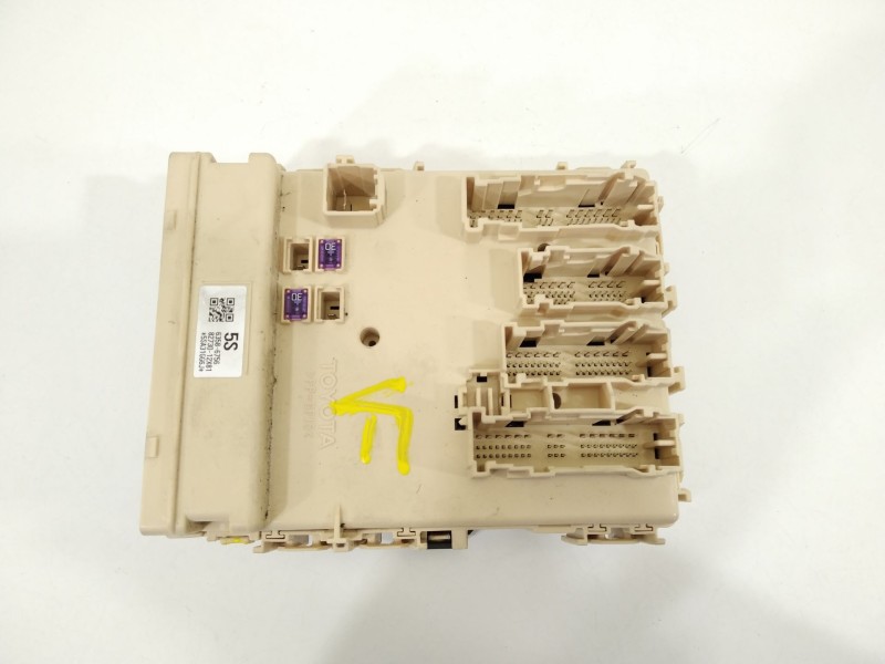 Recambio de caja reles / fusibles para toyota auris (_e18_) 1.8 hybrid (zwe186_) referencia OEM IAM 8273012X81 50122230 89221024