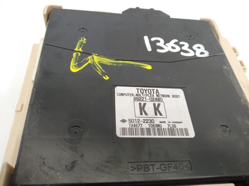 Recambio de caja reles / fusibles para toyota auris (_e18_) 1.8 hybrid (zwe186_) referencia OEM IAM 8273012X81 50122230 89221024