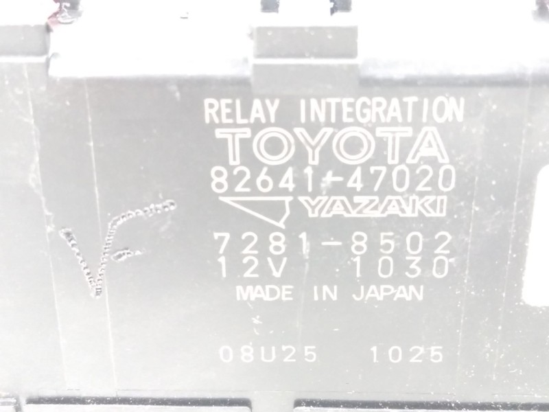 Recambio de caja reles / fusibles para toyota auris (_e18_) 1.8 hybrid (zwe186_) referencia OEM IAM 8264147020  72818502