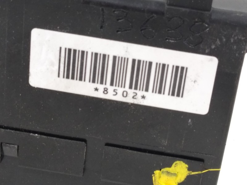 Recambio de caja reles / fusibles para toyota auris (_e18_) 1.8 hybrid (zwe186_) referencia OEM IAM 8264147020  72818502