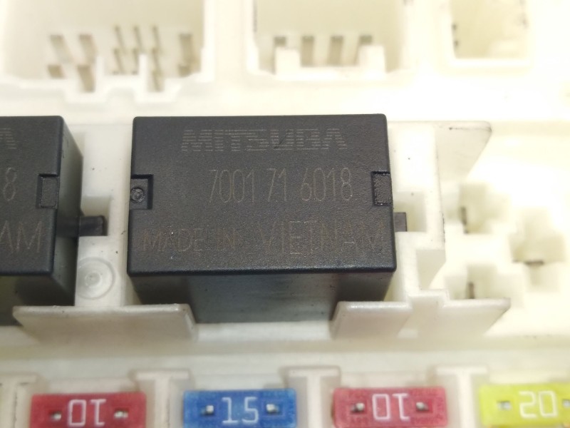 Recambio de caja reles / fusibles para honda jazz (gk) confort 5p referencia OEM IAM 747049350W  