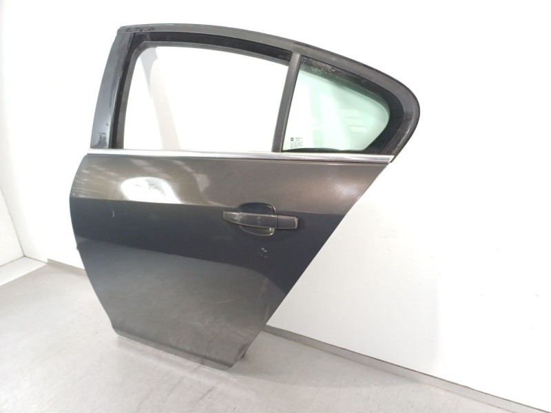 Recambio de puerta trasera izquierda para opel insignia berlina excellence referencia OEM IAM   