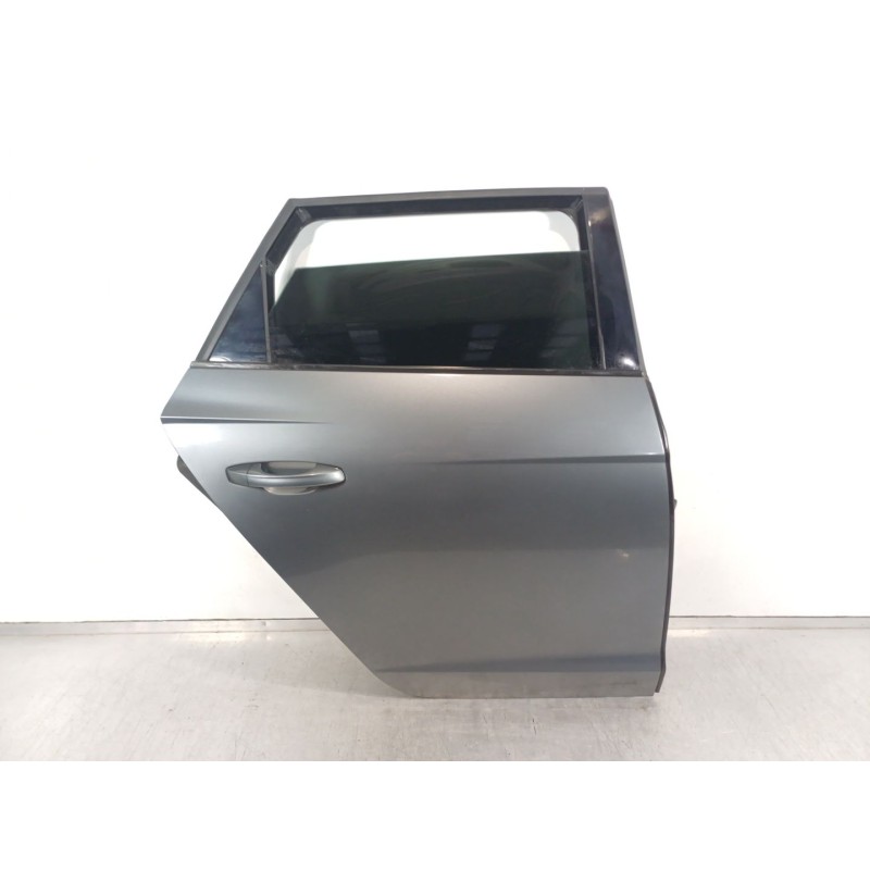 Recambio de puerta trasera derecha para seat leon st (5f8) x-perience titan desert 4drive referencia OEM IAM 5F8  